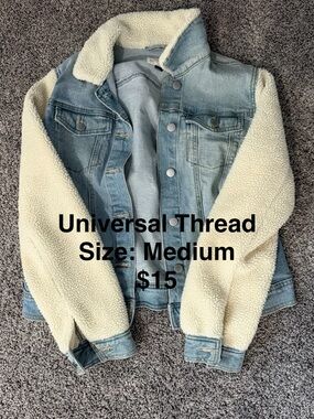 Universal Thread Light Blue Denim Jacket with Cream Sherpa Sleeves